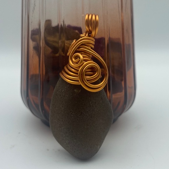 Sea Glass Pendant Necklace Wire Wrapped Unique Beach Glass Jewelry vintage gold - Picture 2 of 2